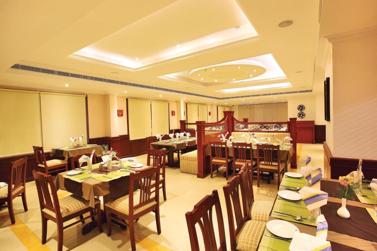 Hotel Raj Regency Nilamel Exterior foto